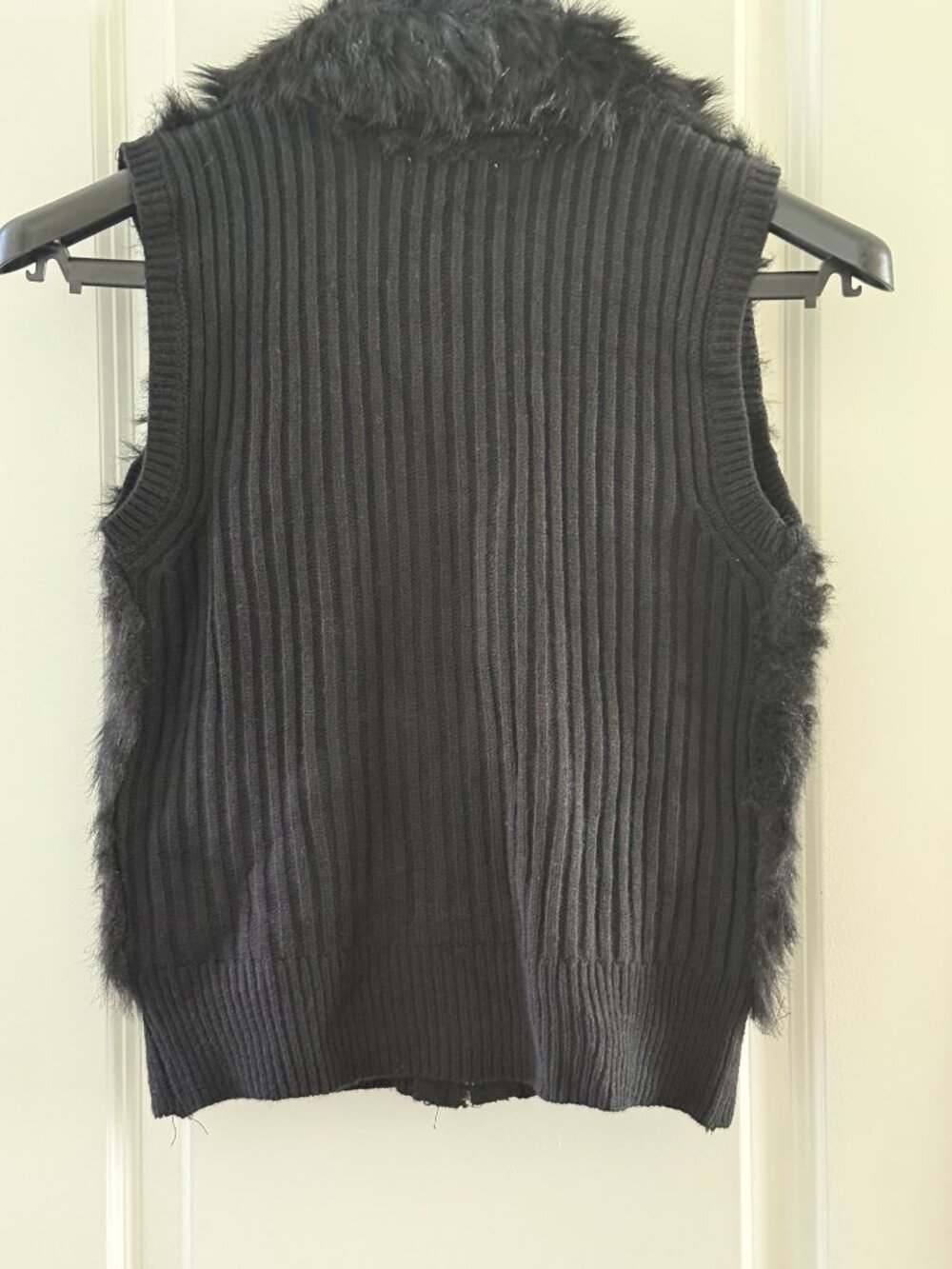 Arizona Jean Co. Black Faux Fur Knit Vest Medium With Tags - Picture 3 of 5